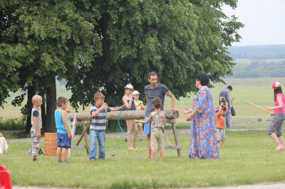 Рязанцев приглашают на семейный праздник в Константиново