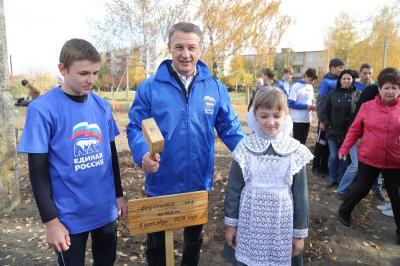 В трёх сельских школах Рязанского региона заложили фруктовые сады