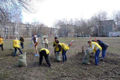 Волонтёры Центра защиты прав граждан провели субботник в Рязани