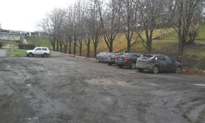 На месте «Арт-лужайки» Рязани образовалась парковка
