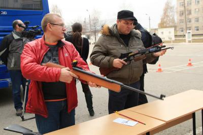 Рязанские призывники ознакомились с холодным метательным оружием