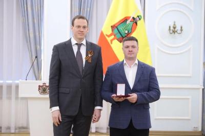 Павел Малков наградил врача Рязанской ОКБ