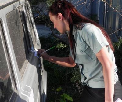 Дочь рязанки попыталась скрыться на автомобиле, подлежащем аресту из-за долга матери