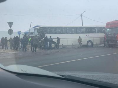 Под Михайловом столкнулись фура и автобус