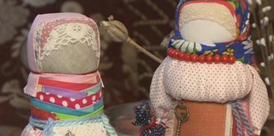 Жительница Спасска мастерит куклы-обереги по вековой технологии