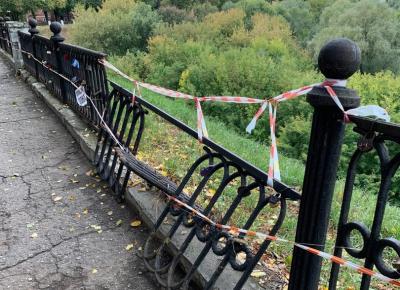 Ограда в Рязанском кремле продолжает разрушаться
