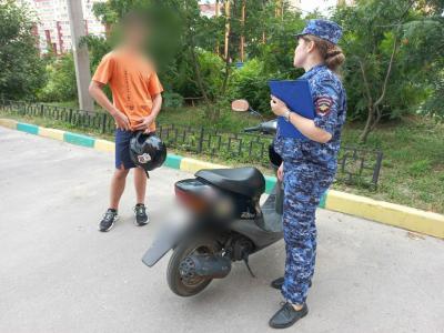 В Рязани полицейские остановили 12-летнего подростка, управлявшего скутером