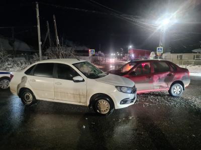 В Рязани столкнулись Lada Granta и Lada Kalina, пострадали взрослый и три подростка
