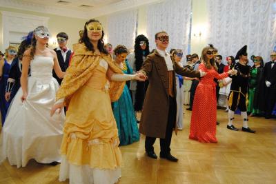 Бал-маскарад в Рязанском музыкальном театре собрал более сотни участников