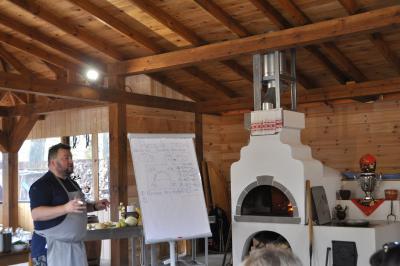 Жителей Касимова научили готовить блюда в русской печи