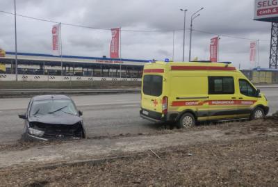 В Рязани Lada Granta врезалась в бетонный блок, пострадали два человека