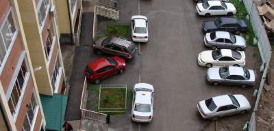В спальных районах Рязани организуют 1400 парковочных мест