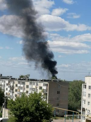 В Рыбном горит жилой дом