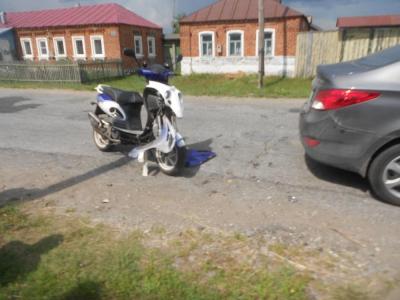В Спасском районе рязанка на скутере врезалась в Hyundai Solaris