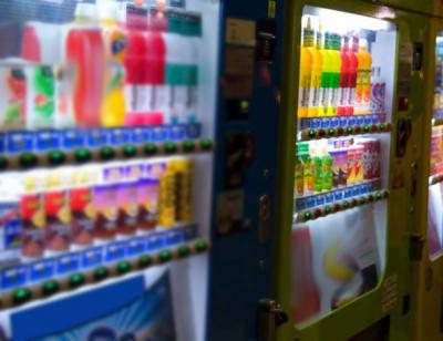 В 15 школах Рязани поставили аппараты с напитками