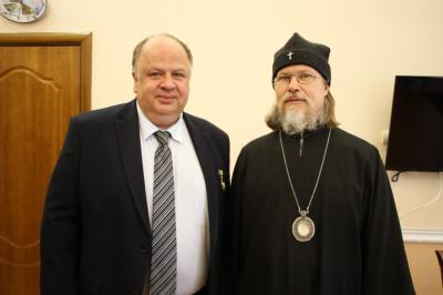 Митрополит Марк вручил церковную награду ректору РГУ