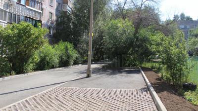 Комиссия приняла двор после ремонта на улице Тимакова в Рязани