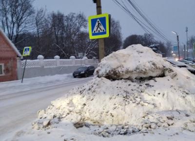 Рязанцы пожаловались на заваленный снегом пешеходный переход