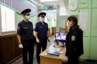 Рязанские росгвардейцы проверили безопасность учреждений образования