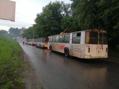 В Рязани из-за залитой дороги троллейбусы не могут проехать по улице Халтурина