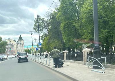 Возле Рязанского кремля забор огораживают забором
