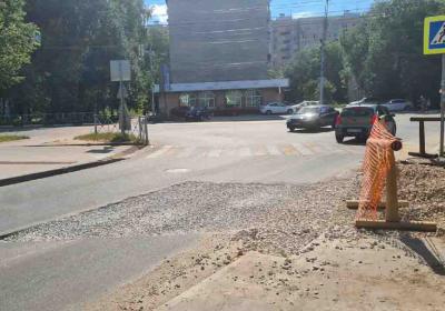 Новый асфальт на улице Татарской в Рязани вскрыли для ремонта коммуникаций