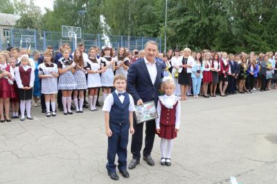 Аркадий Фомин поздравил с Днём знаний шиловских школьников