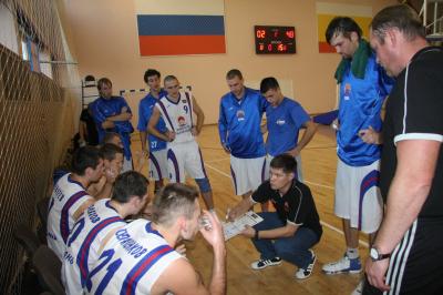 Алексей Васильев в центре.