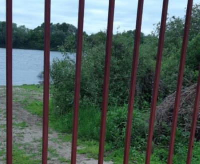Суд обязал снести забор на берегу Оки в селе Коростово