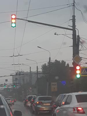 На Московском шоссе в Рязани засняли «сумасшедший» светофор