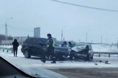 Серьёзную аварию на Северной окружной дороге устроил водитель внедорожника