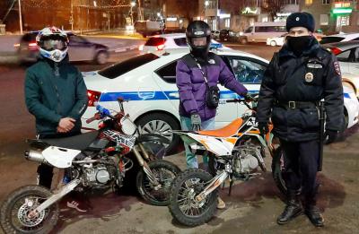 В Рязани полицейские задержали двух юных байкеров без прав