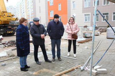 Елена Сорокина проинспектировала строительство школы в Кальном