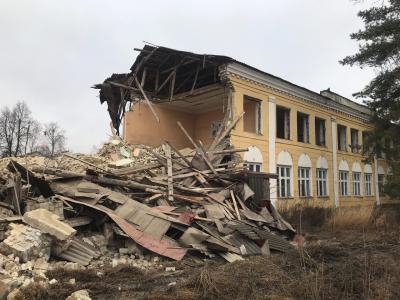 В Сасово начали сносить старое здание школы №1