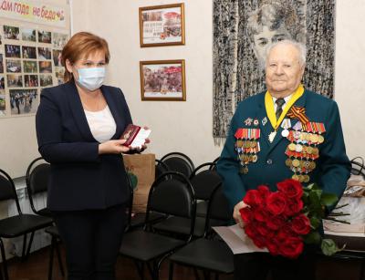 Елена Сорокина поздравила ветерана-долгожителя Рязани