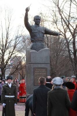 В Рязани торжественно открыли памятник композитору Александрову