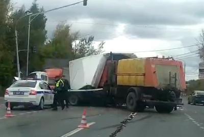 В крупной аварии возле дягилевского поста ДПС пострадал водитель «Камаза»