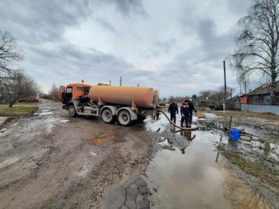 В Рязани городские службы откачивают воду в посёлке Дягилево