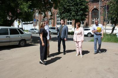 Елена Сорокина предложила рязанцам решить судьбу стихийных парковок в городе