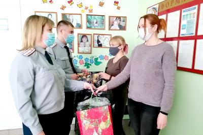 Сотрудники УФСИН помогли рязанской семье, пострадавшей от пожара