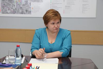 Елена Сорокина поручила разобраться с мусором на конечной остановке в Недостоево