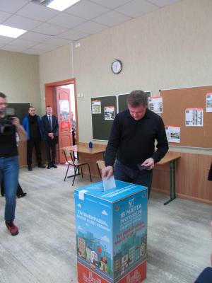 Губернатор Рязанской области проголосовал на выборах президента РФ