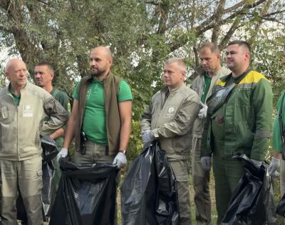 УЖК «Зелёный сад – мой дом» провела субботник на 3-м Борковском карьере