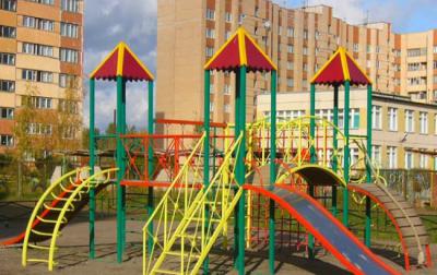 На одной из детских спортплощадок Рязани найдены дефекты, угрожающие безопасности