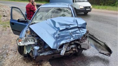 На трассе близ Рыбного грузовик столкнулся с легковушкой