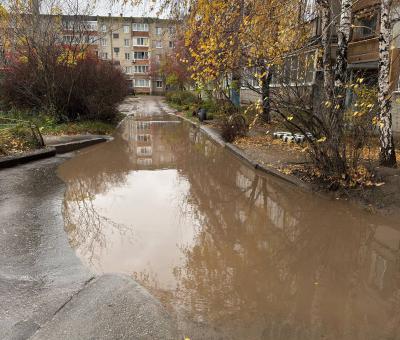 Рязанцы пожаловались на залитую водой улицу в микрорайоне Агропром