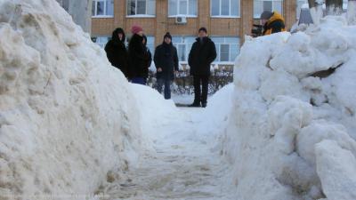 Владимир Бурмистров велел убрать снег с платных парковок и остановок