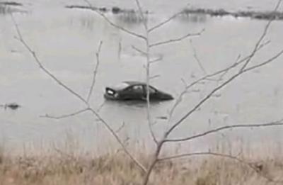 В ГИБДД рассказали о затонувшем автомобиле в Семчино