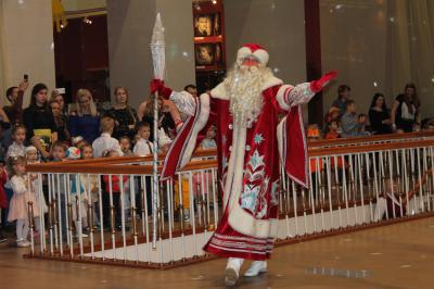 Рязанские активисты ОНФ поздравили детей на новогодней ёлке