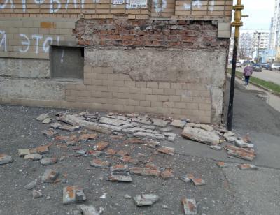 Жительница Горрощи пожаловалась на разрушающуюся многоэтажку